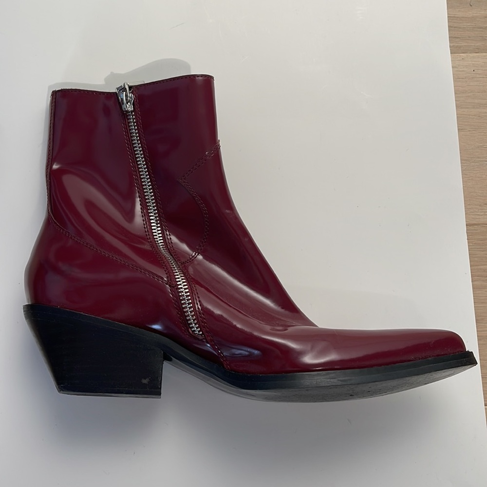 Maroon boots, western style